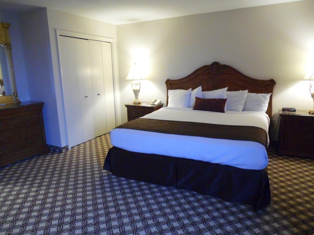 Regalia Hotel & Conference Center Village of Four Seasons 외부 사진