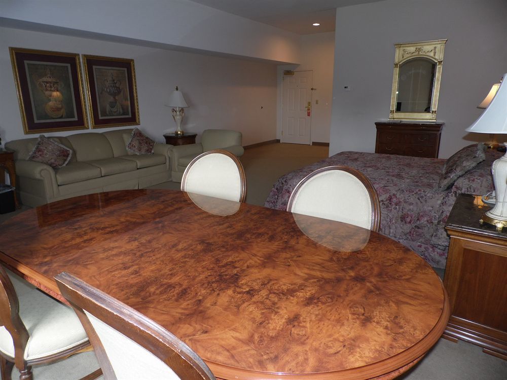Regalia Hotel & Conference Center Village of Four Seasons 외부 사진